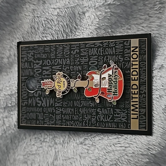 NWT - Hard Rock Cafe - Houston - Limited Edition Holiday Guitar Pin - Picture 1 of 1